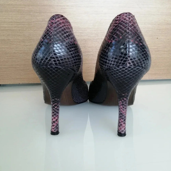Stuart Weitzman Snake Print Leather Pointed Toe 4" Heels Purple Pink Black 9 - Picture 11 of 16
